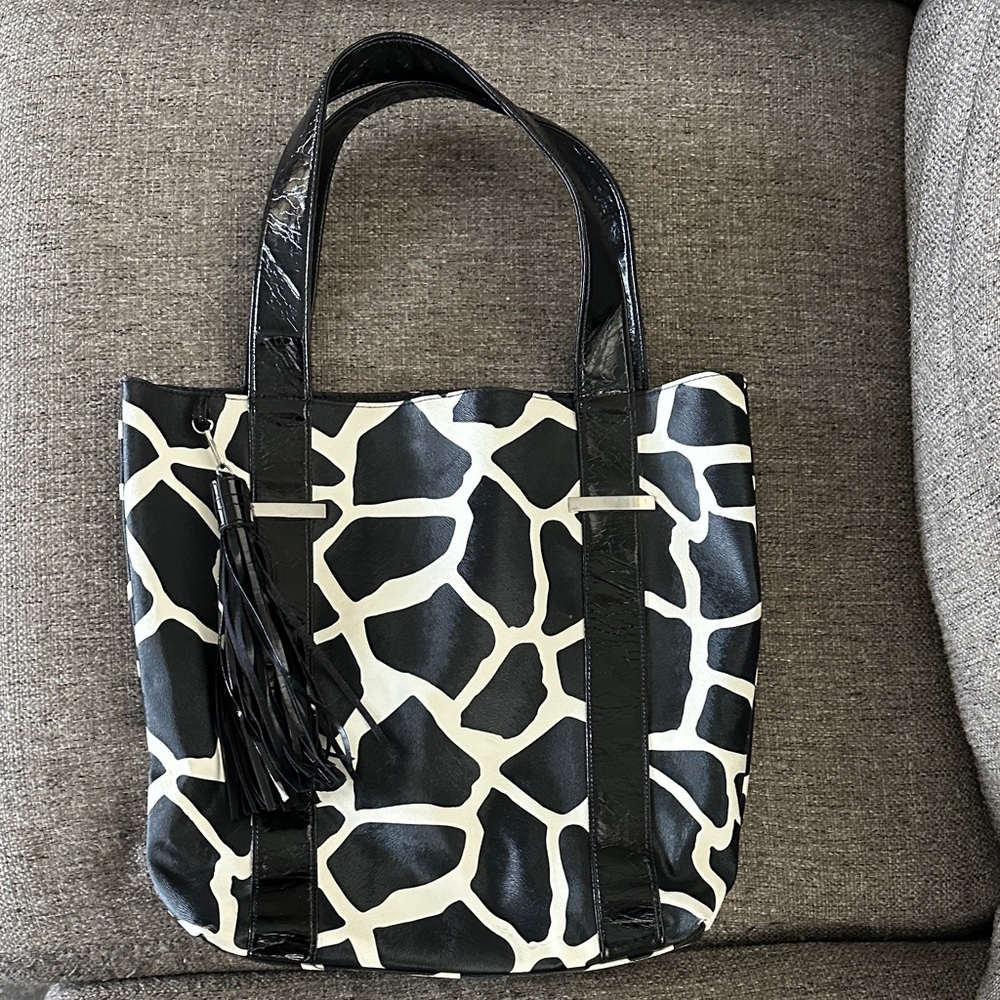 Stylish Black and White Tote Bag - Picture 4 of 16